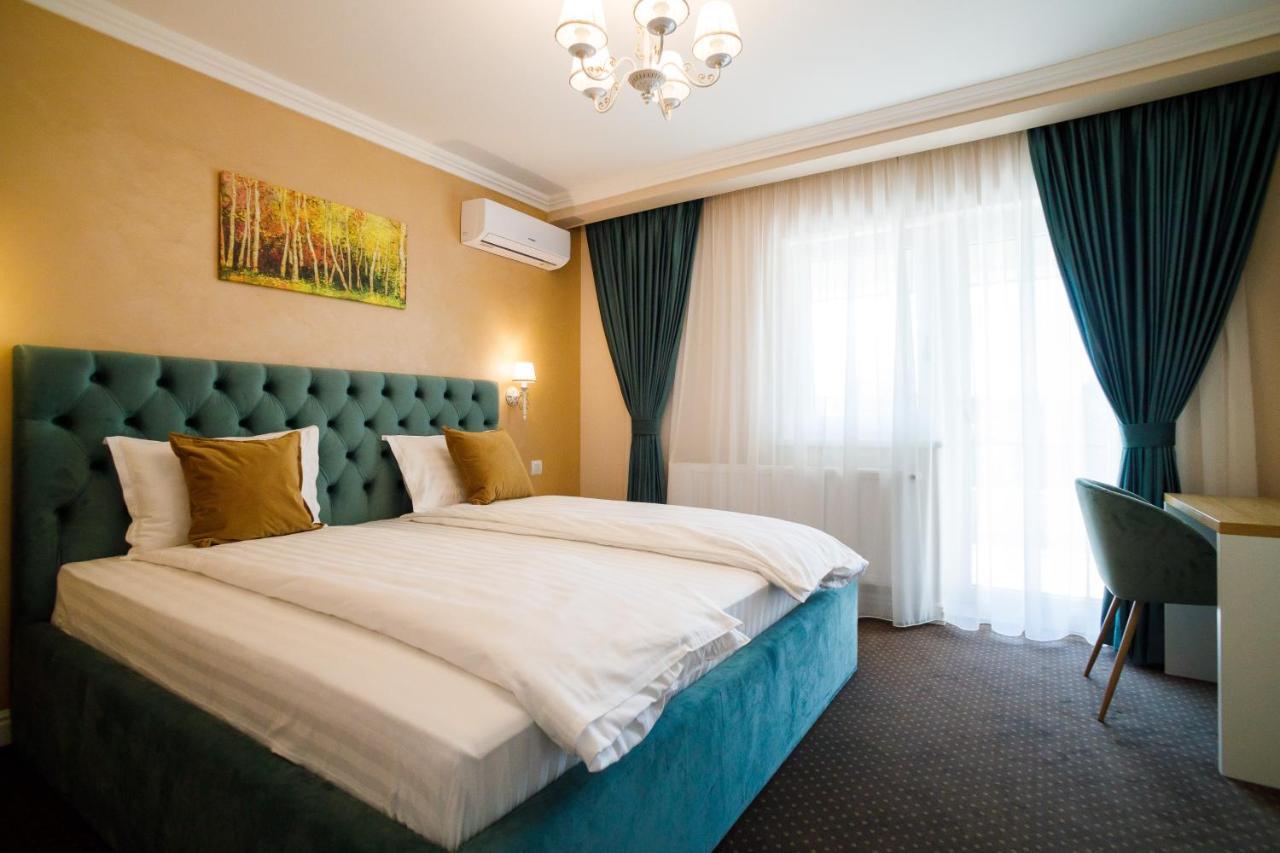 Pensiunea Casa Sturza บาเคา ภายนอก รูปภาพ