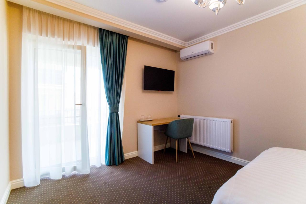 Pensiunea Casa Sturza บาเคา ภายนอก รูปภาพ